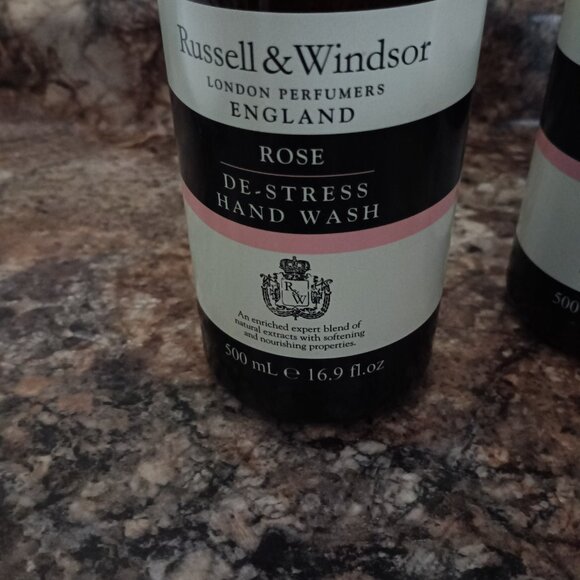 NEW LOT OF 2 Russell & Windsor Destress Rose Scented Hand Wash 16.9 oz Each - Picture 2 of 2